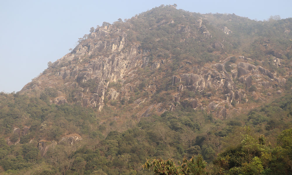 भोजपुरको ऐतिहासिकस्थल ‘गोल्मे राजा, गोल्मे रानी’ पर्यटकको पर्खाइमा