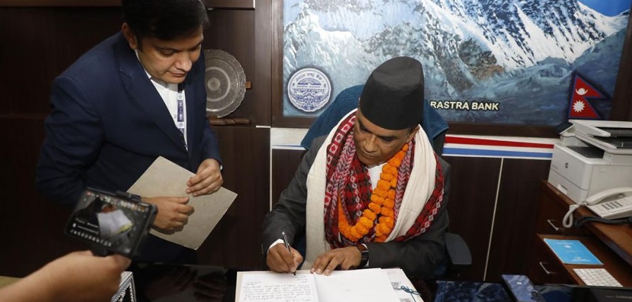 गभर्नर पौडेलले कार्यभार सम्हाले