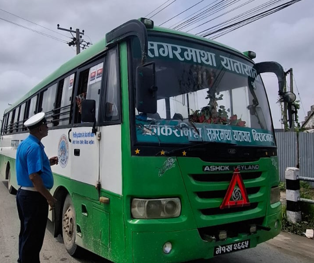 विराटनगरमा यात्रुहरुसँग मनपरी भाडा नासुल्न ट्राफिक प्रहरीको चेतावनी, बढी लिए कारबाही गरिने 