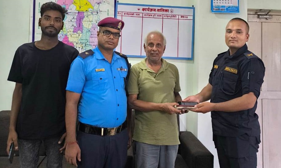 विराटनगरका इमान्दार सिटी चालक : छुटेको नगद ७७ हजार ५०० र आइफोन फिर्ता गरिदिए