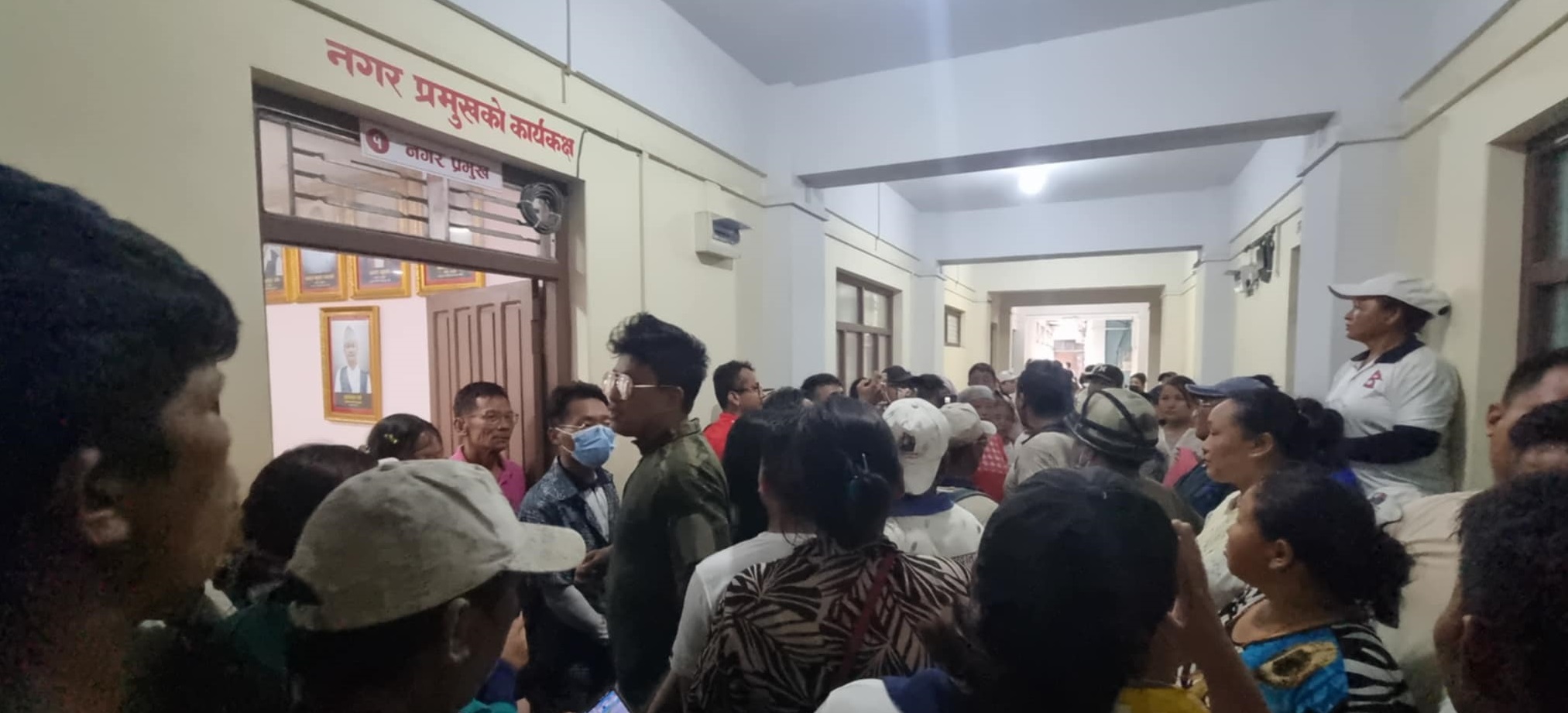 हर्क साम्पाङका समर्थकले उपप्रमुख बेघामाथि हातपात प्रयास गरेपछि धरानमा लफडा !