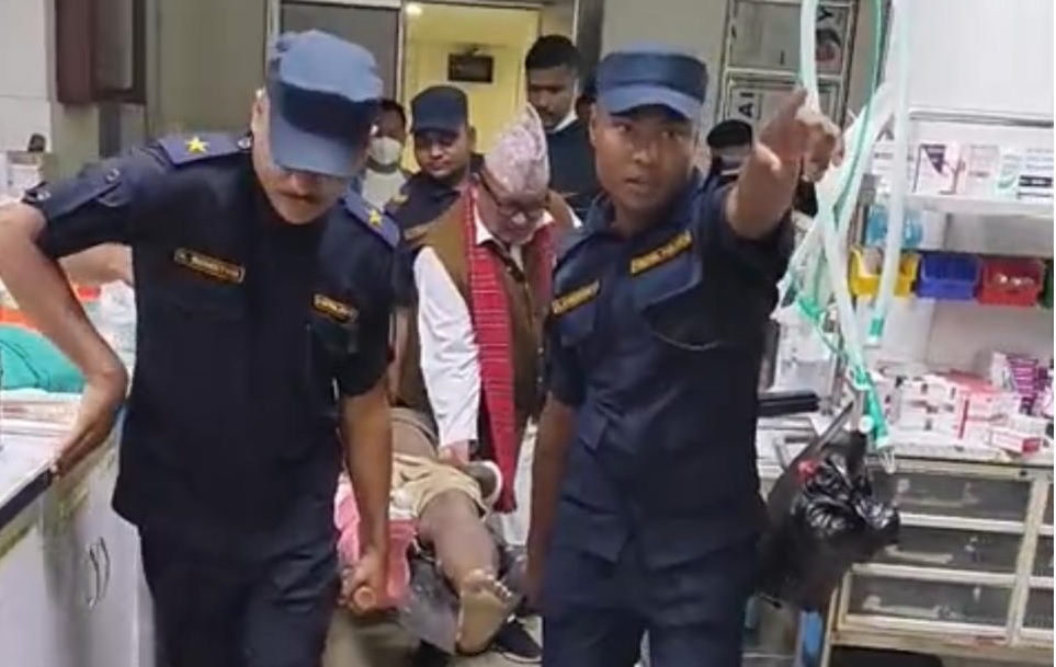 पाँचथरमा निर्माणाधीन बेलिब्रिज भाँचिँदा ६ गम्भीर घाइते, उपचार गर्न विराटनगर ल्याइयाे