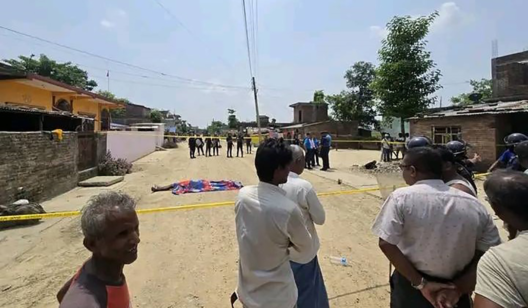 कोदालो हानेर बुवालाई मारे, बुझ्न आएका छिमेकीको पनि हत्या !
