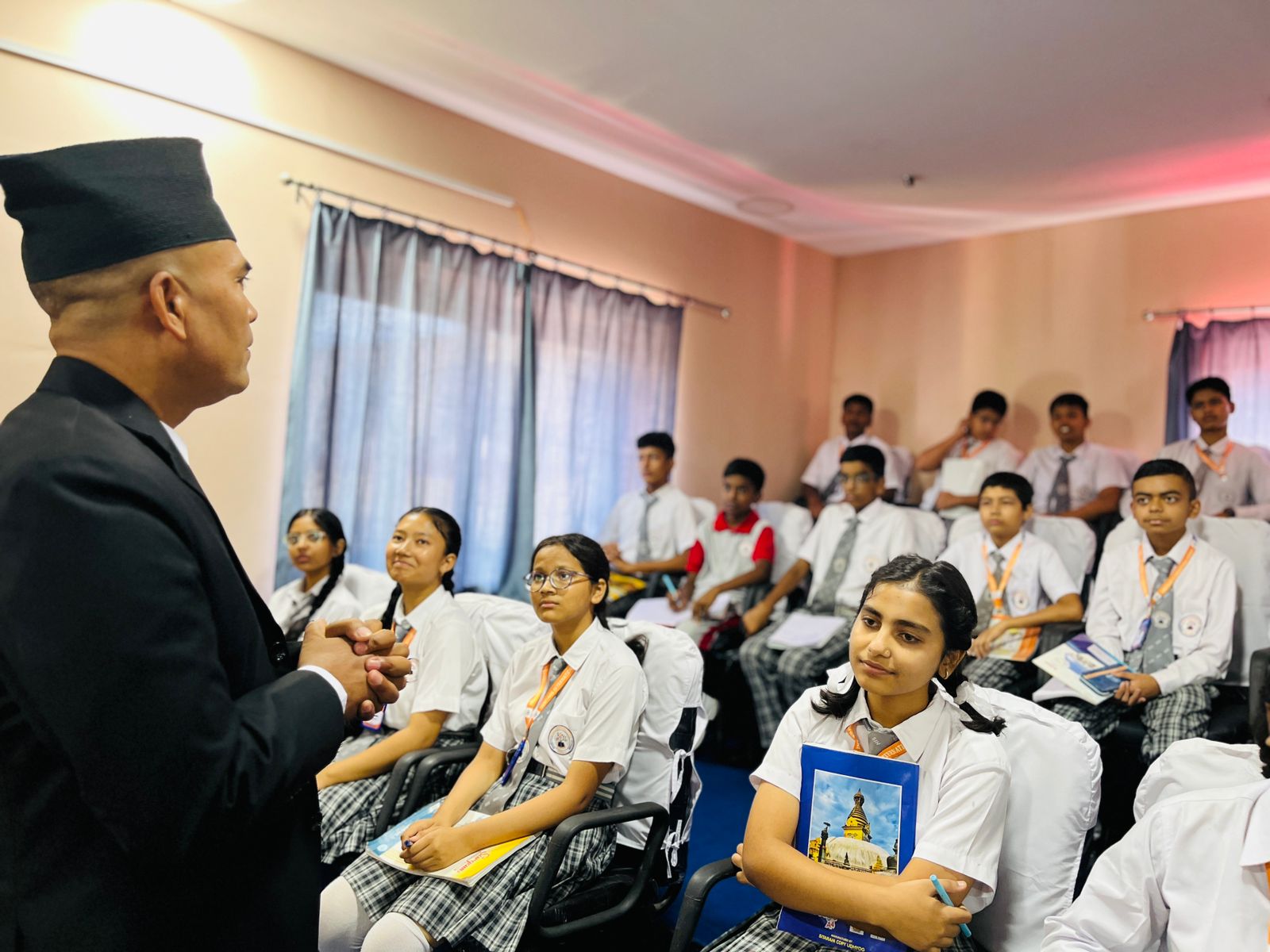 हेरिटेज इन्टरनेशनलका विद्यार्थीद्वारा कोसी प्रदेश सभाको अवलोकन भ्रमण