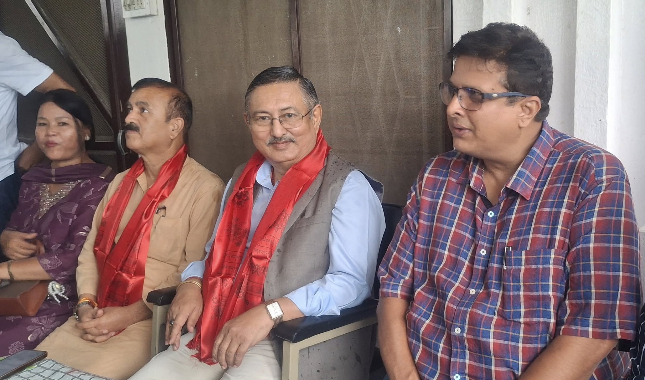 खाँण कोइराला निवासमा : गुटको नजरले नहेरौं