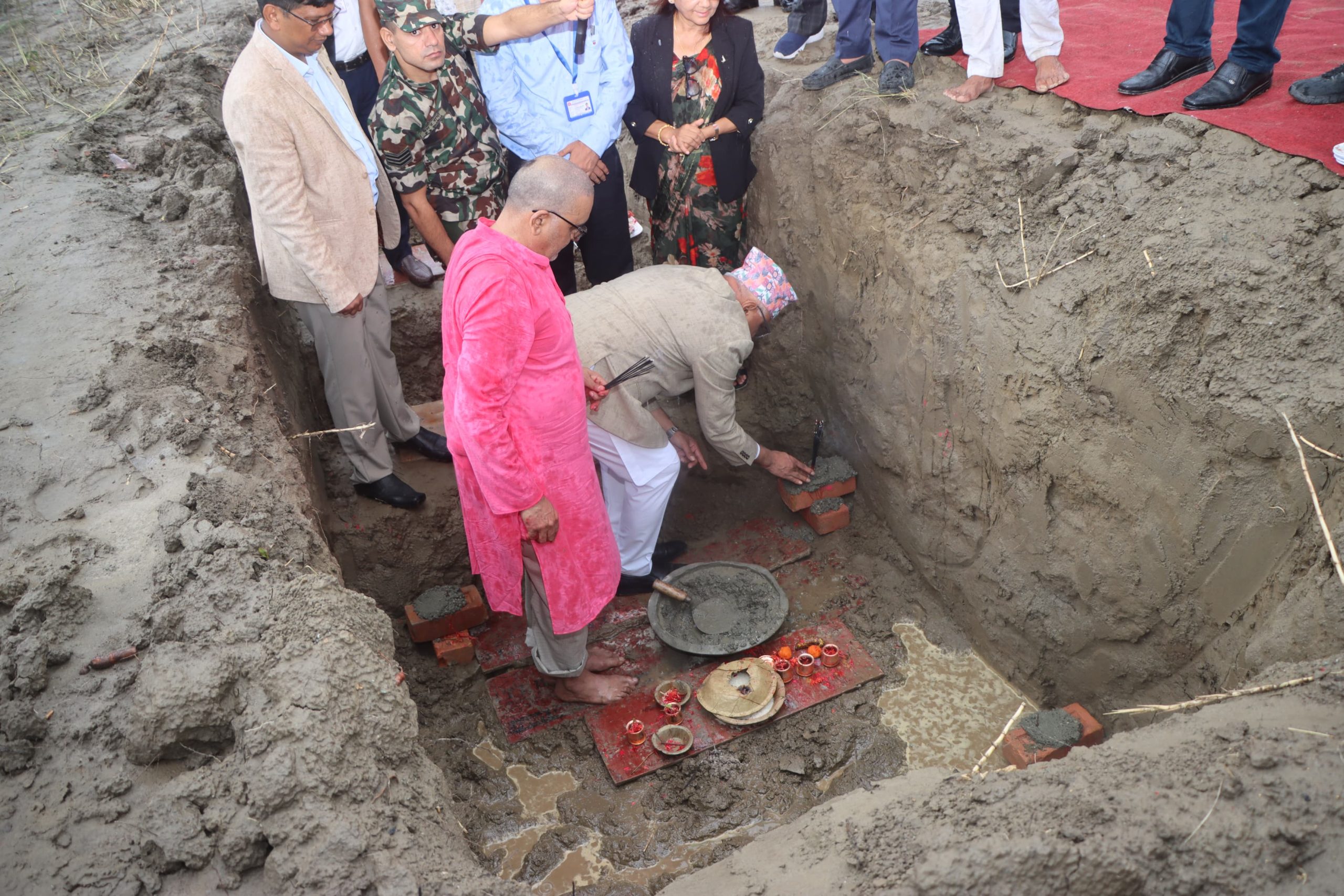 मुख्यमन्त्री कार्कीद्वारा पूर्वाञ्चल विश्वविद्यालयमा प्रसूति तथा बालरोग अस्पताल शिलान्यास
