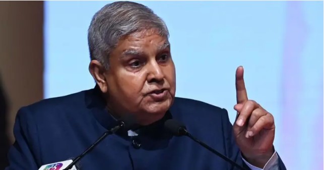 भारतीय उपराष्ट्रपतिले गरे अप्रत्यासित राजीनामा