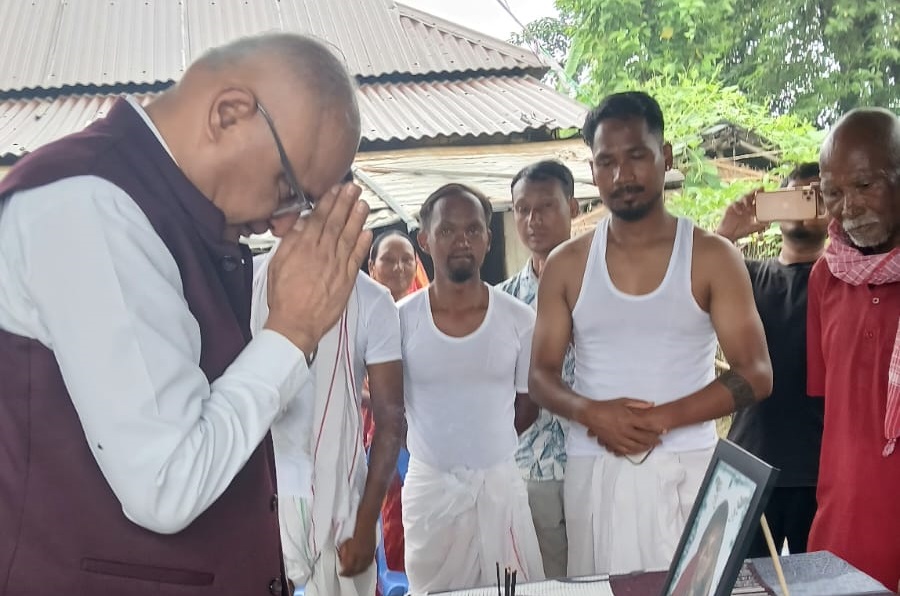 क्रिकेटर ललित राजवंशीलाई समवेदना दिन निवास पुगे मुख्यमन्त्री