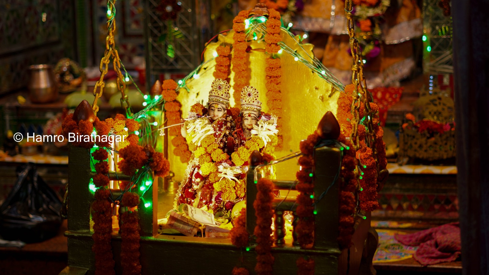 विराटनगरमा झुलन उत्सव, झुलामा झुल्दै श्रीराधाकृष्ण (तस्बिर)