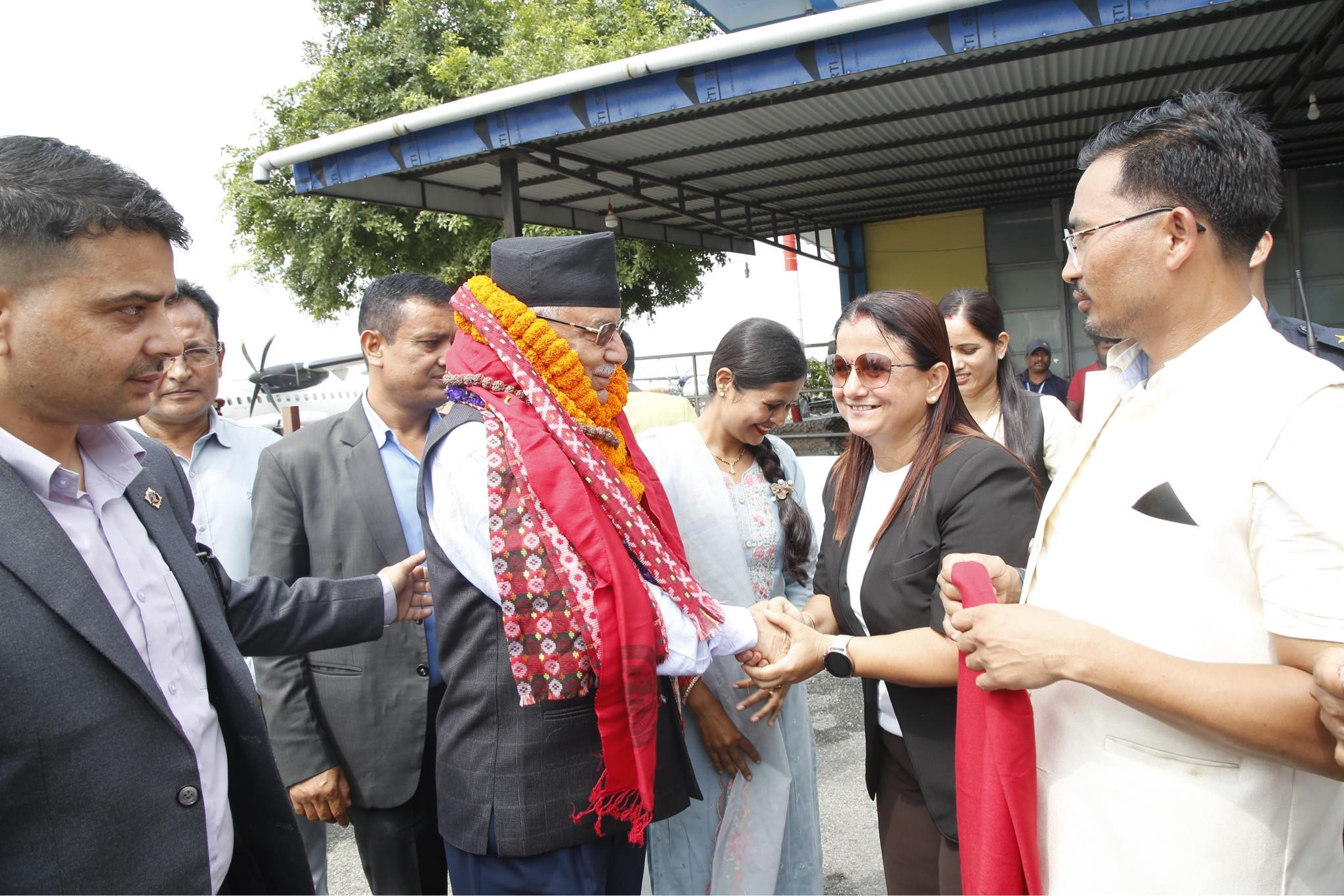 माओवादीमा प्रचण्ड-जनार्दन जुहारी चुलिँदै, सार्वजनिक रुपमै छताछुल्ल