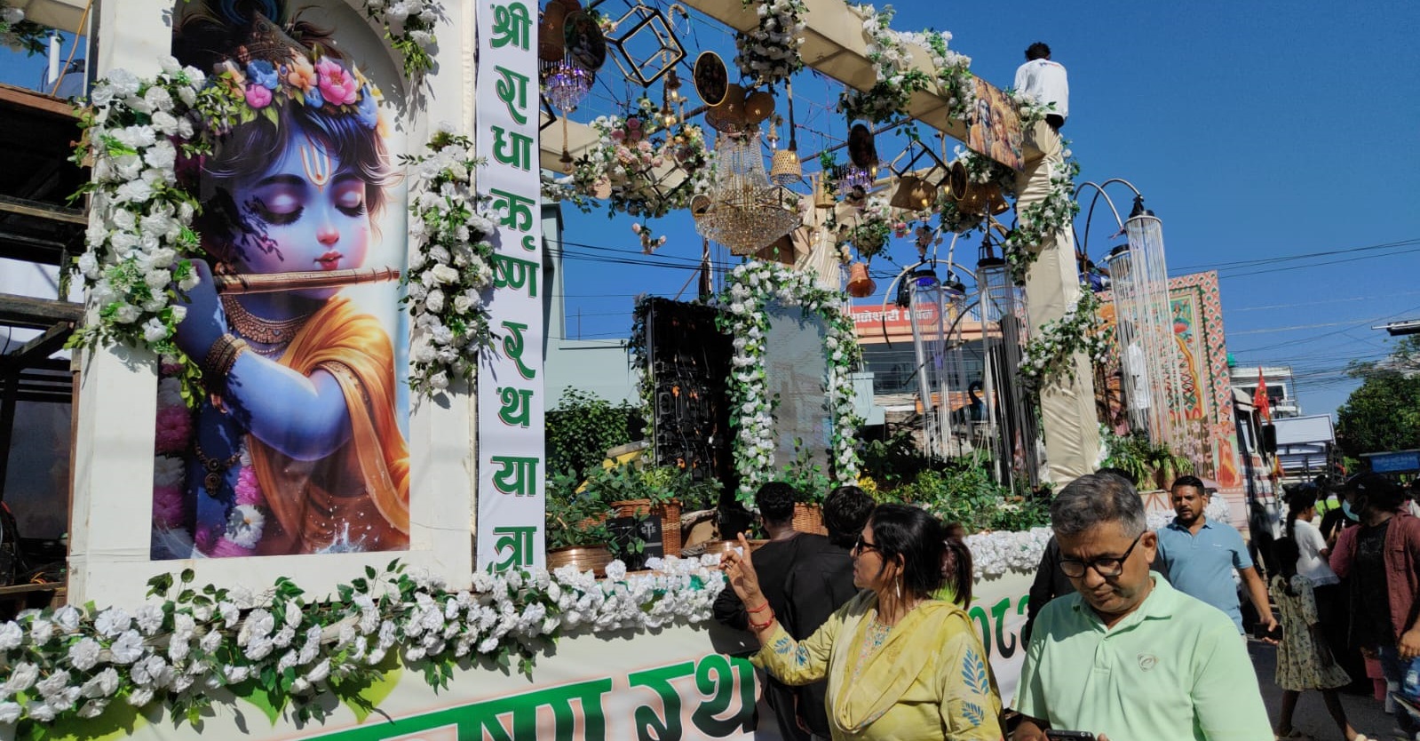मन्दिर परिसर पुगे कोसीका मुख्यमन्त्री, सुरक्षा प्रमुखहरुले गरे पूजा