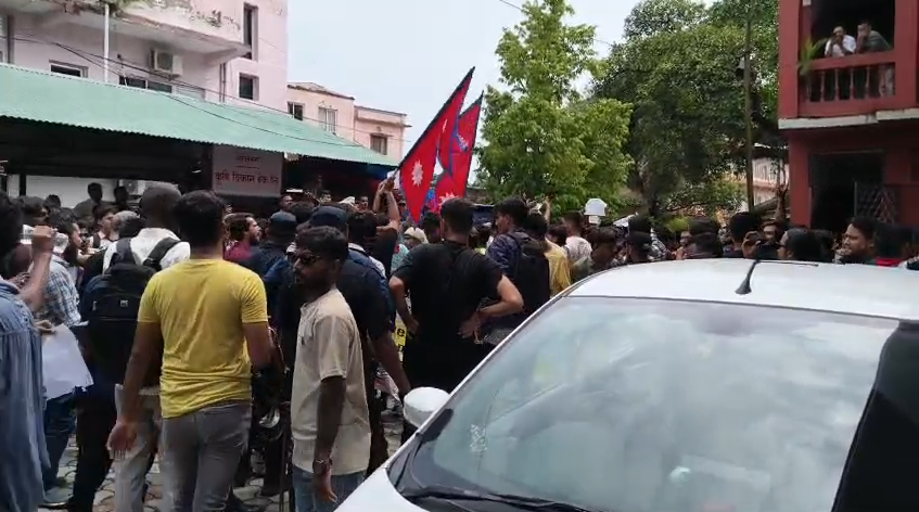 विराटनगरका जेनजी प्रदर्शनकारी मातलपोत कार्यालय पसेर नारावाजी