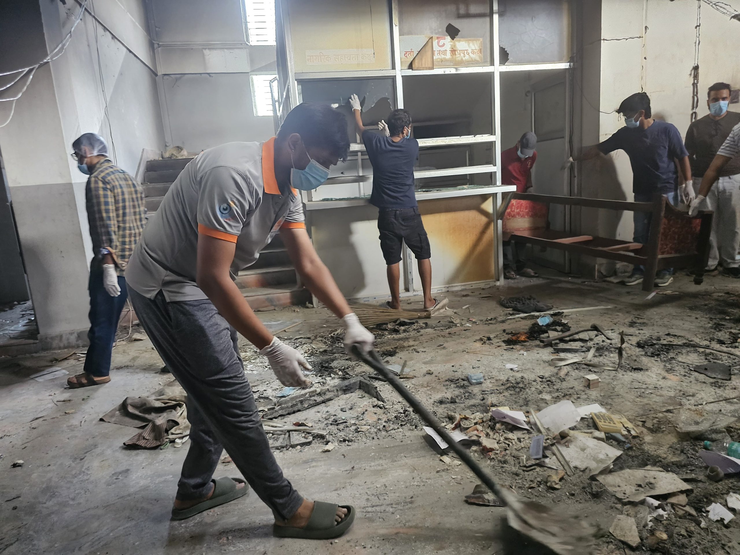 मारवाडी युवा मञ्चद्वारा जिल्ला प्रशासन कार्यालयमा सरसफाइ