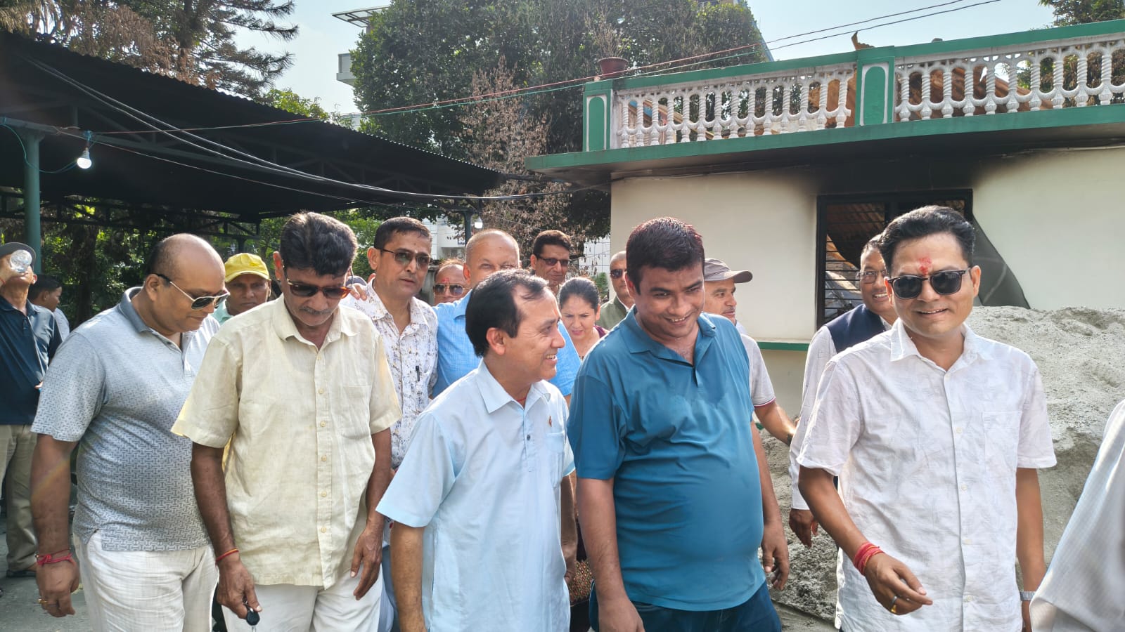 कांग्रेस महामन्त्री विश्वप्रकाश शर्माद्वारा कोइराला निवास अवलोकन