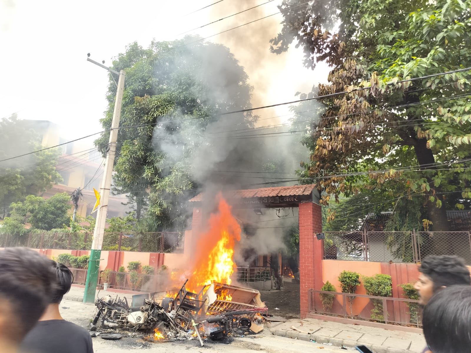 विराटनगरको कर कार्यालयको मोटरसाइकलमा आगजनी