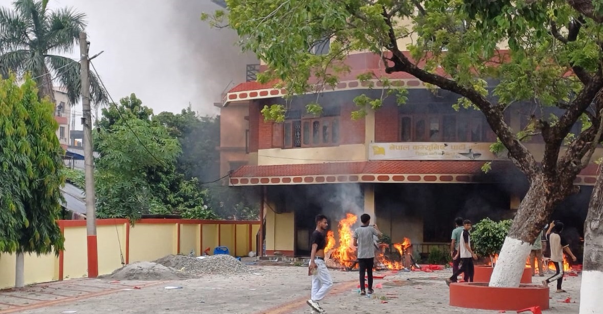 विराटनगरमा नेकपा एमाले मोरङको पार्टी कार्यालयमा आगजनी