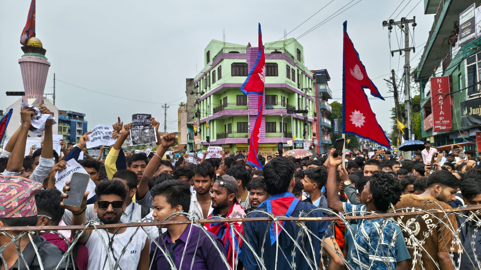 कोशी प्रदेशभर जेनजी प्रदर्शन, विराटनगर रोडशेष चोक निषेधित क्षेत्र पुगे प्रदर्शनकारी (फोटो)