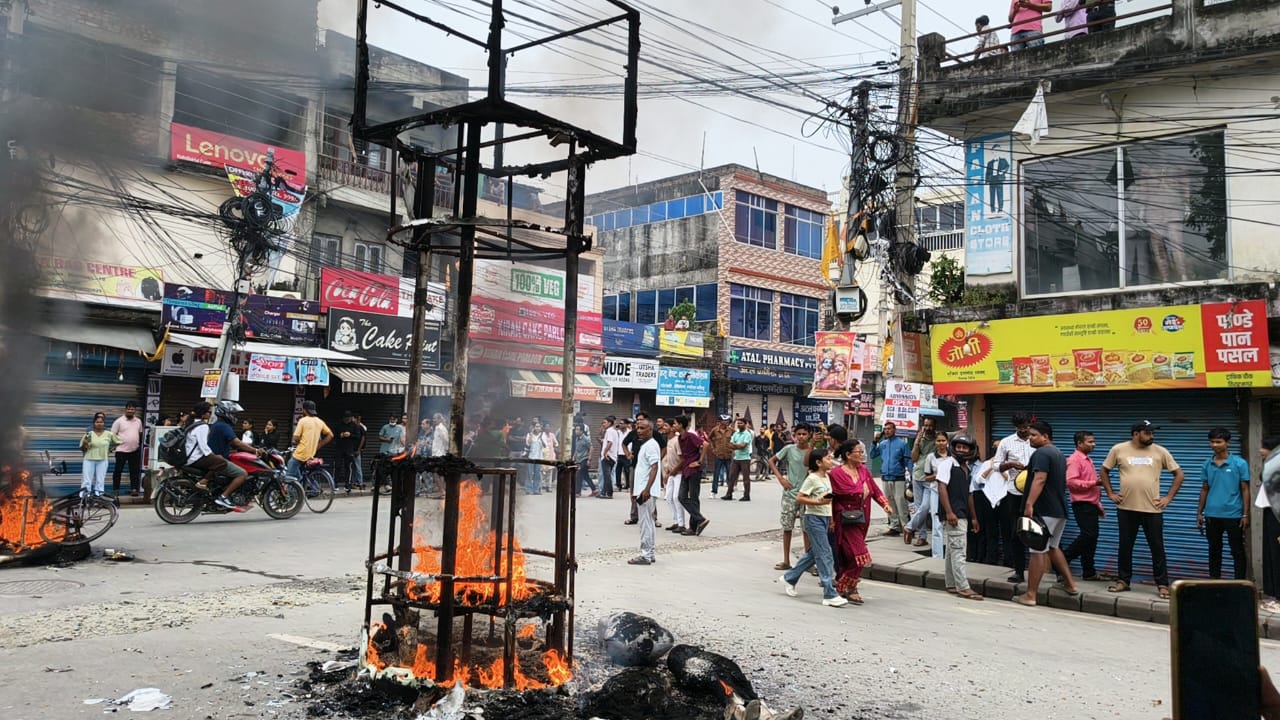 विराटनगरको भट्टी मोडस्थित ट्राफिक प्रहरी बिटमा आगजनी