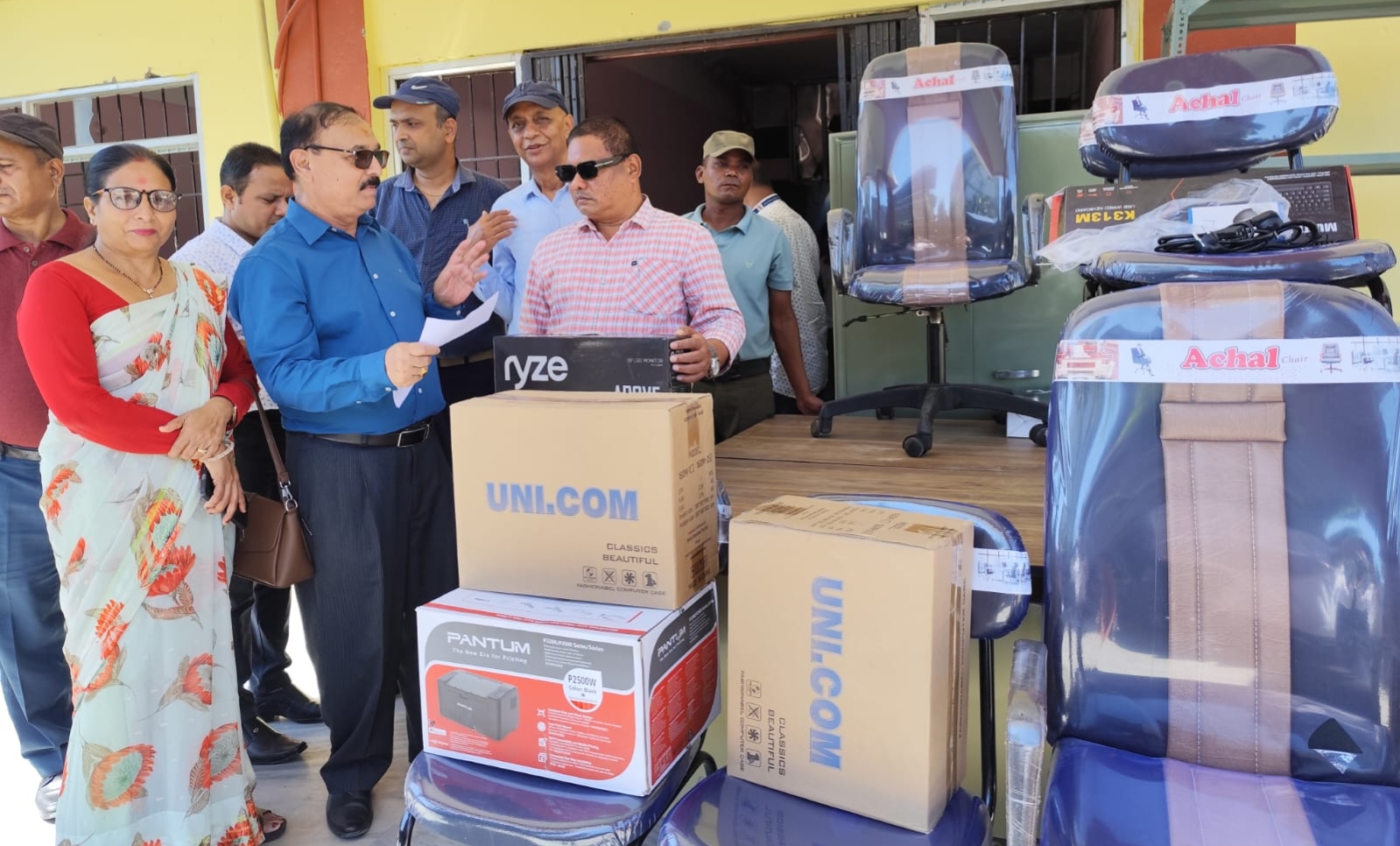 दुहबी नगरपालिकालाई तीन औधोगिक संघ-संगठनद्वारा विभिन्न सामग्रीहरू सहयोग