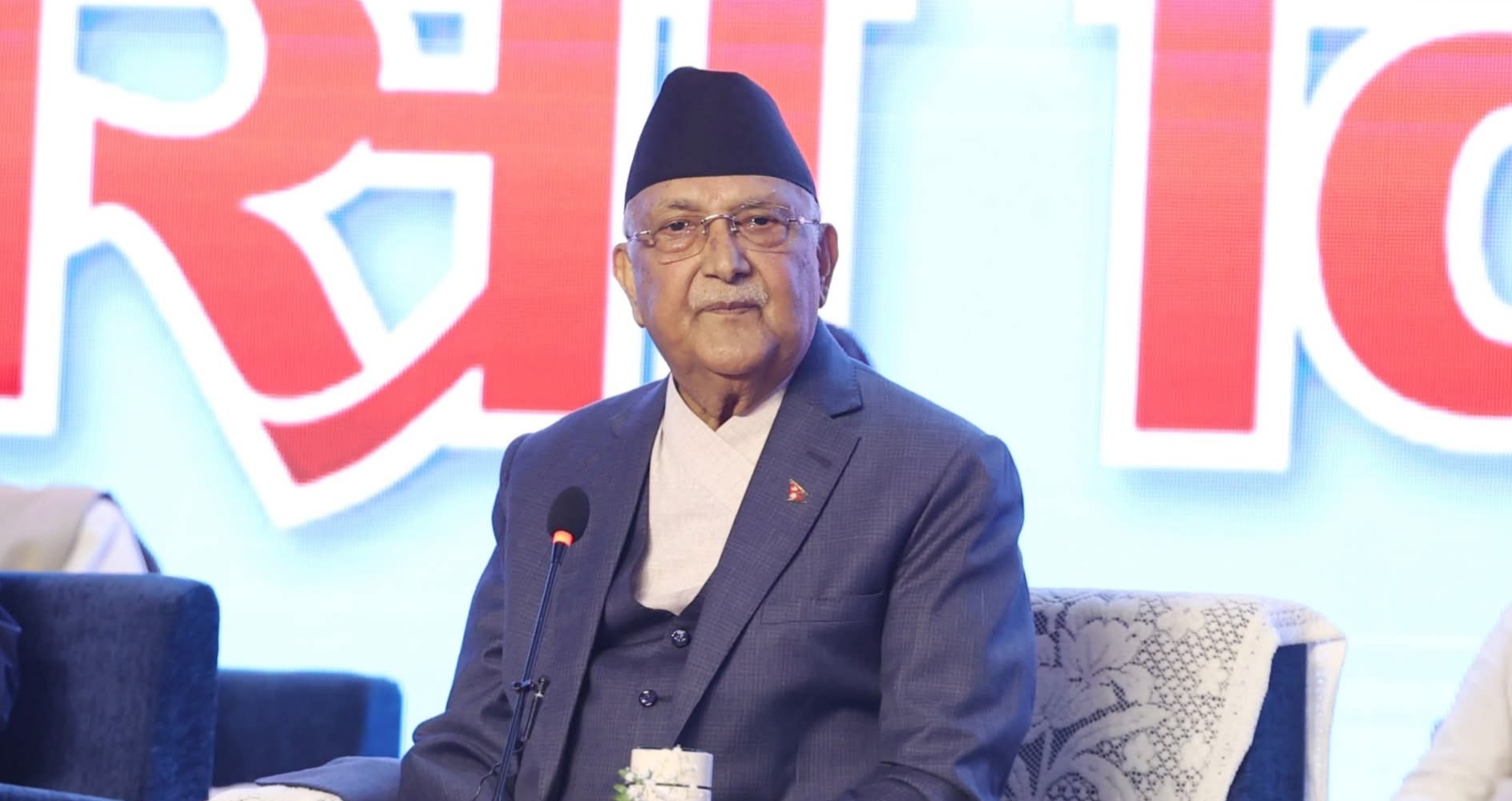 केपी ओलीको दोहोरो चरित्र: जनताका लागि ‘फेसबुक बन्द’, आफ्ना लागि खुला !