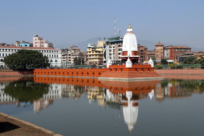 दिदीबहिनी एवं दाजुभाइ नहुनेले बालगोपालेश्वर र  खञ्जनेश्वरमा लगाउँछन टीका