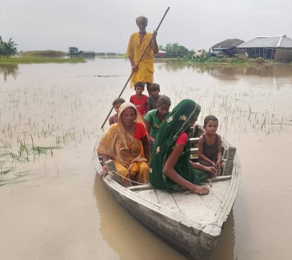 कोसीको बाढीले बिहारमा बितन्डा, प्रभावित क्षेत्रका पीडितहरु उद्धार गरिदैं