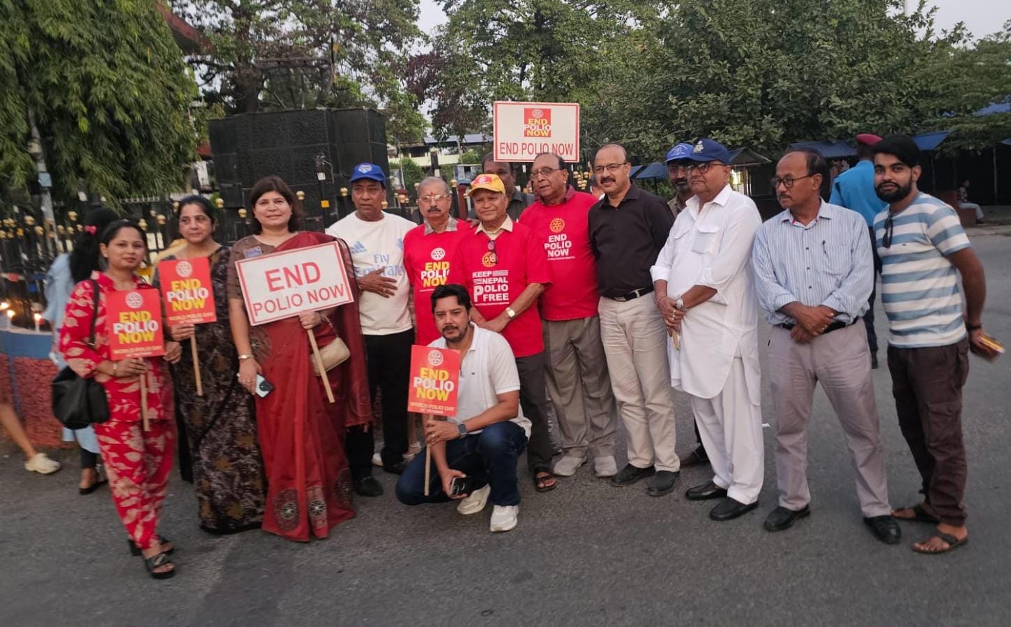 विश्व पोलियो दिवसको अवसरमा विराटनगरको रोटरी चोकमा दिप प्रज्वलन