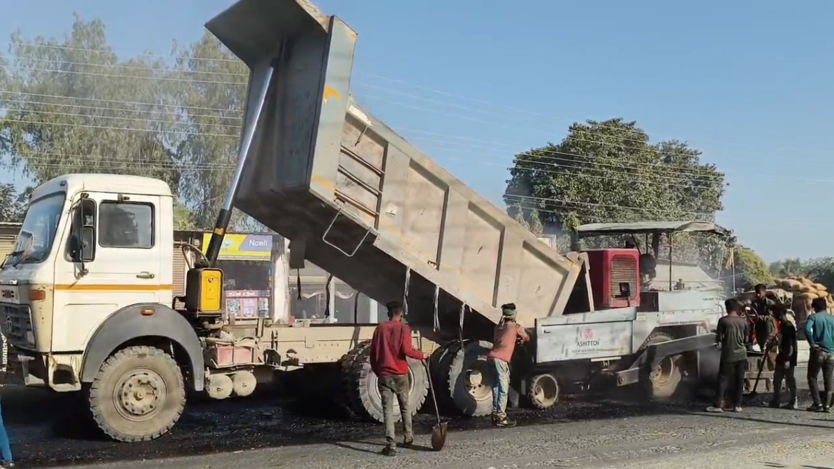 कटहरी-रामचोक हुलाकी सडक खण्डमा कालोपत्रे कार्य पुनः सुरु