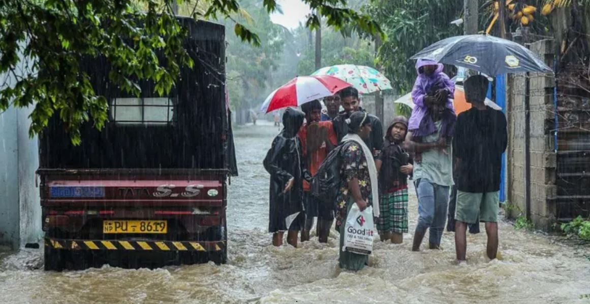 श्रीलंकामा बाढीले बगाएर ५६ जनाको मृत्यु