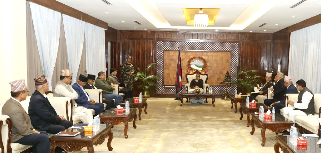 प्रदेशका मुख्यमन्त्रीसँग प्रधानमन्त्री कार्कीको बैठक शुरु