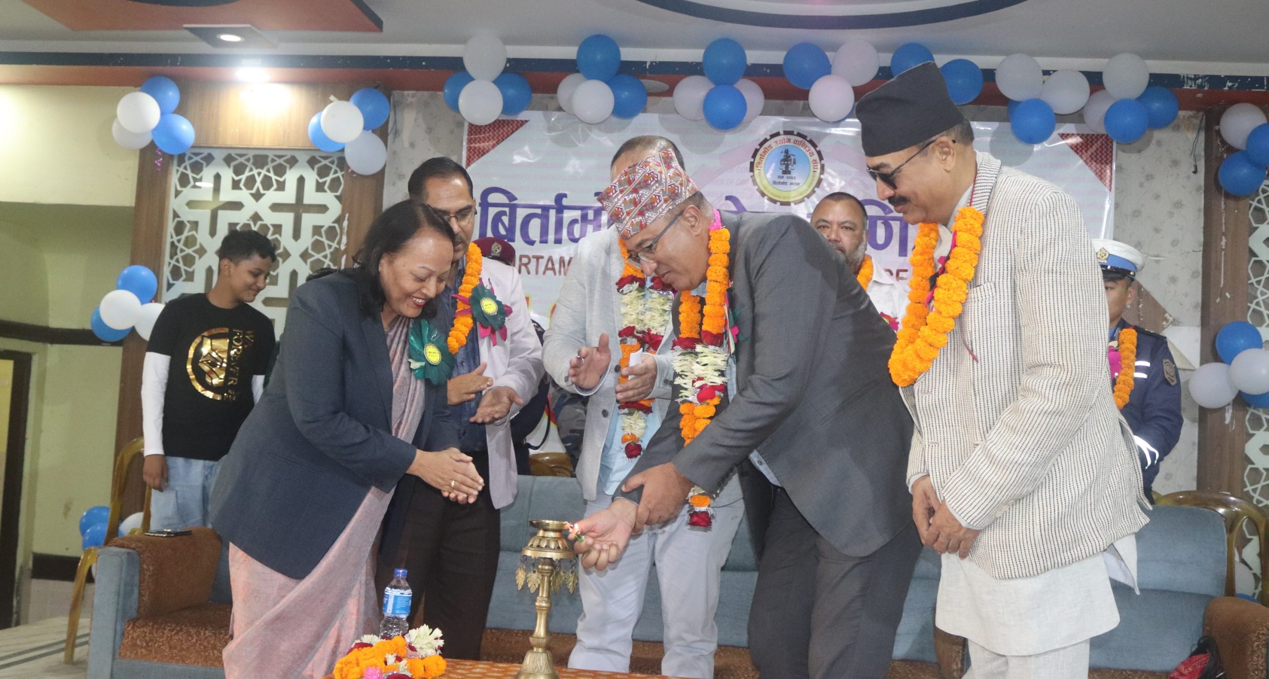 बिर्तामोड उद्योग वाणिज्य संघको ४४ औं वार्षिकोत्सवमा पूर्वअध्यक्षहरु सम्मानित