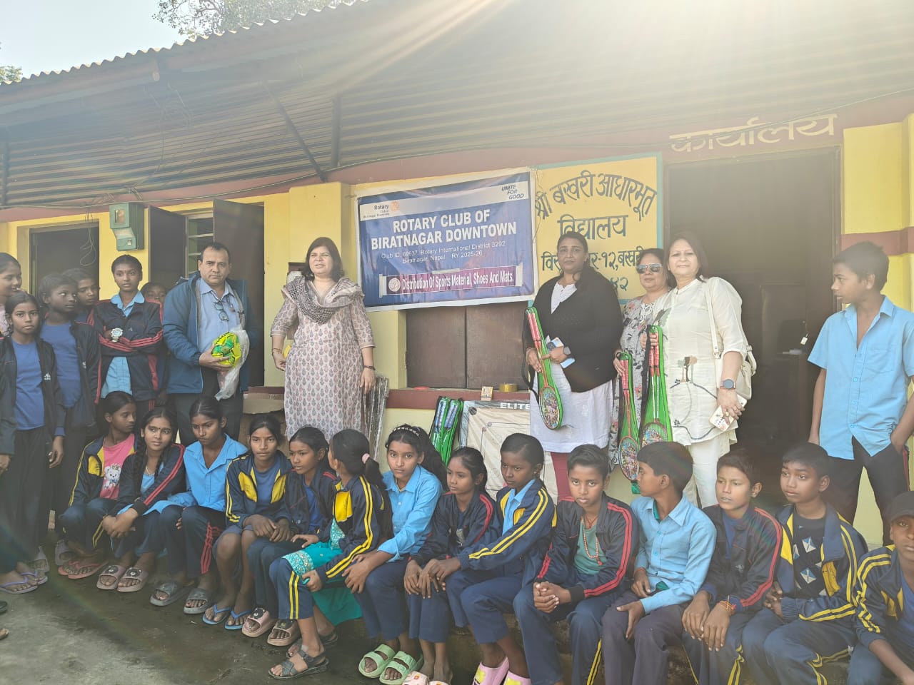 रोटरी क्लब अफ बिराटनगर डाउनटाउनद्वारा थप दुई विद्यालयमा खेलकुद सामग्री वितरण