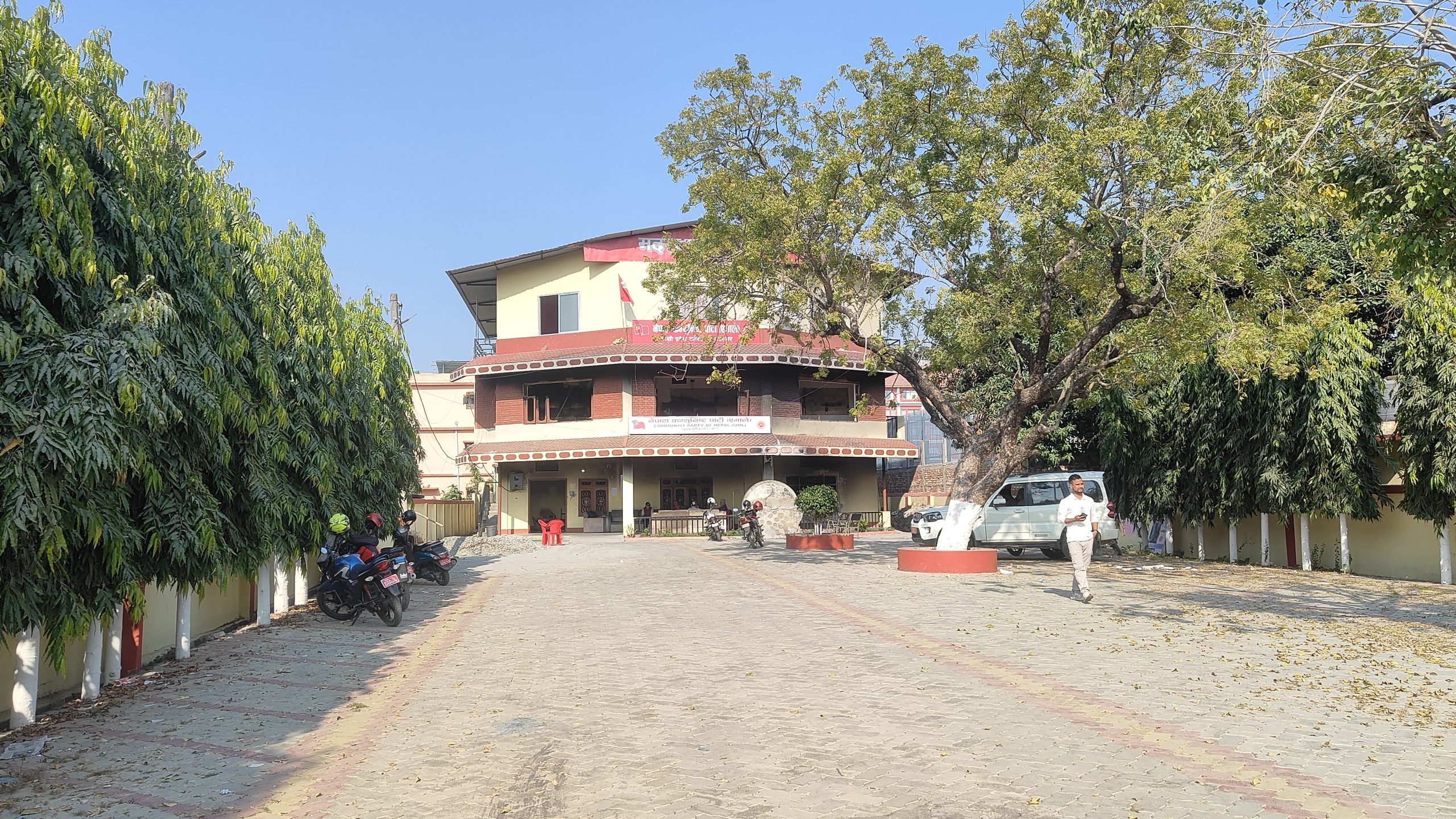 कार्यालय आगजनी र तोडफोड गर्नेलाई कारबाही माग गर्दै एमाले मोरङले दियो उजुरी