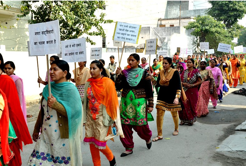 जोगबनीमा लागूऔषध कारोबार रोक्न महिलाले गरे सडकमा प्रदर्शन