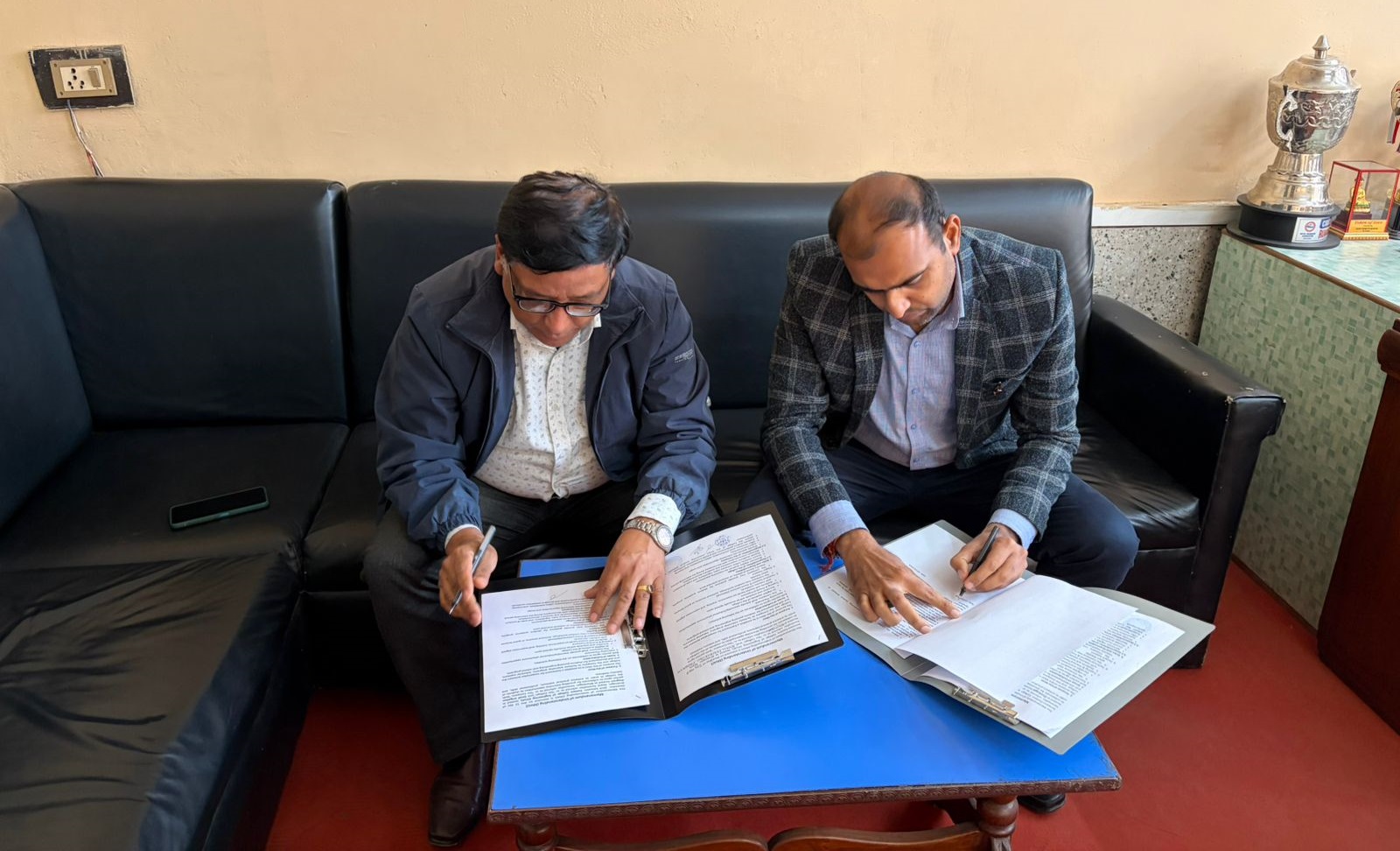 ईष्टर्न कलेज अफ इन्जिनियरिङ्ग र साना सिँचाइ कार्यक्रमबीच समझदारी पत्रमा हस्ताक्षर