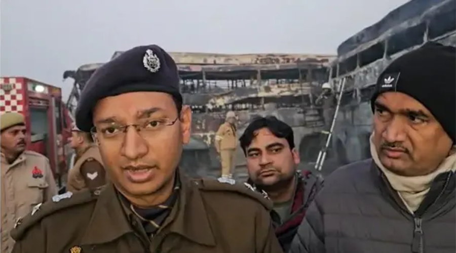 यमुना एक्सप्रेसवेमा ११ वटा सवारीसाधन ठोक्किए, १३ जनाको मृत्यु