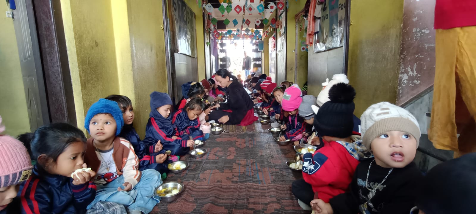 १३ औँ राष्ट्रिय पोल्ट्री दिवस: किसानले अण्डा खुवाए !