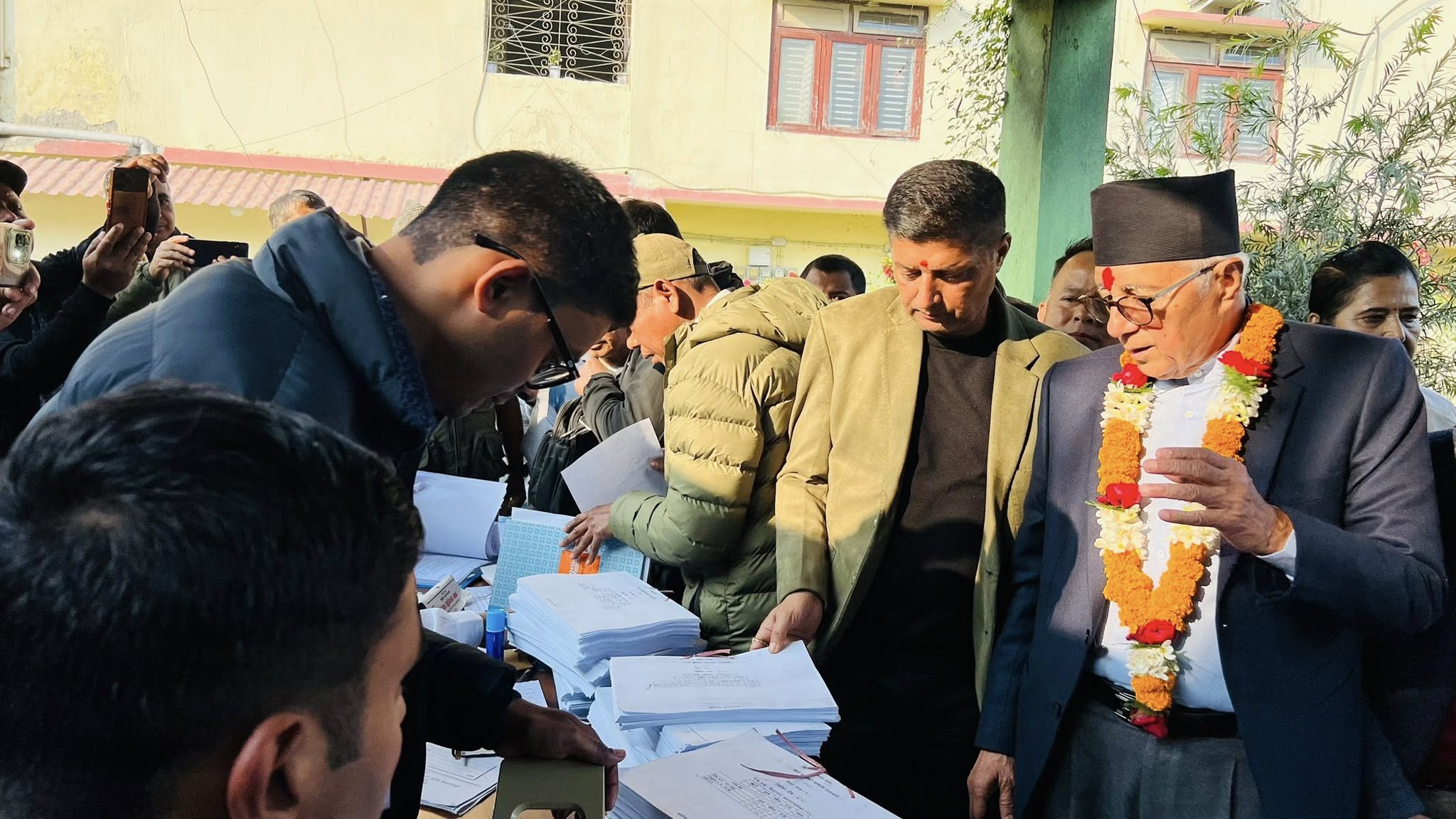 डा. शेखर कोइरालाले मोरङ-६ बाट मनोनयन दर्ता गराए