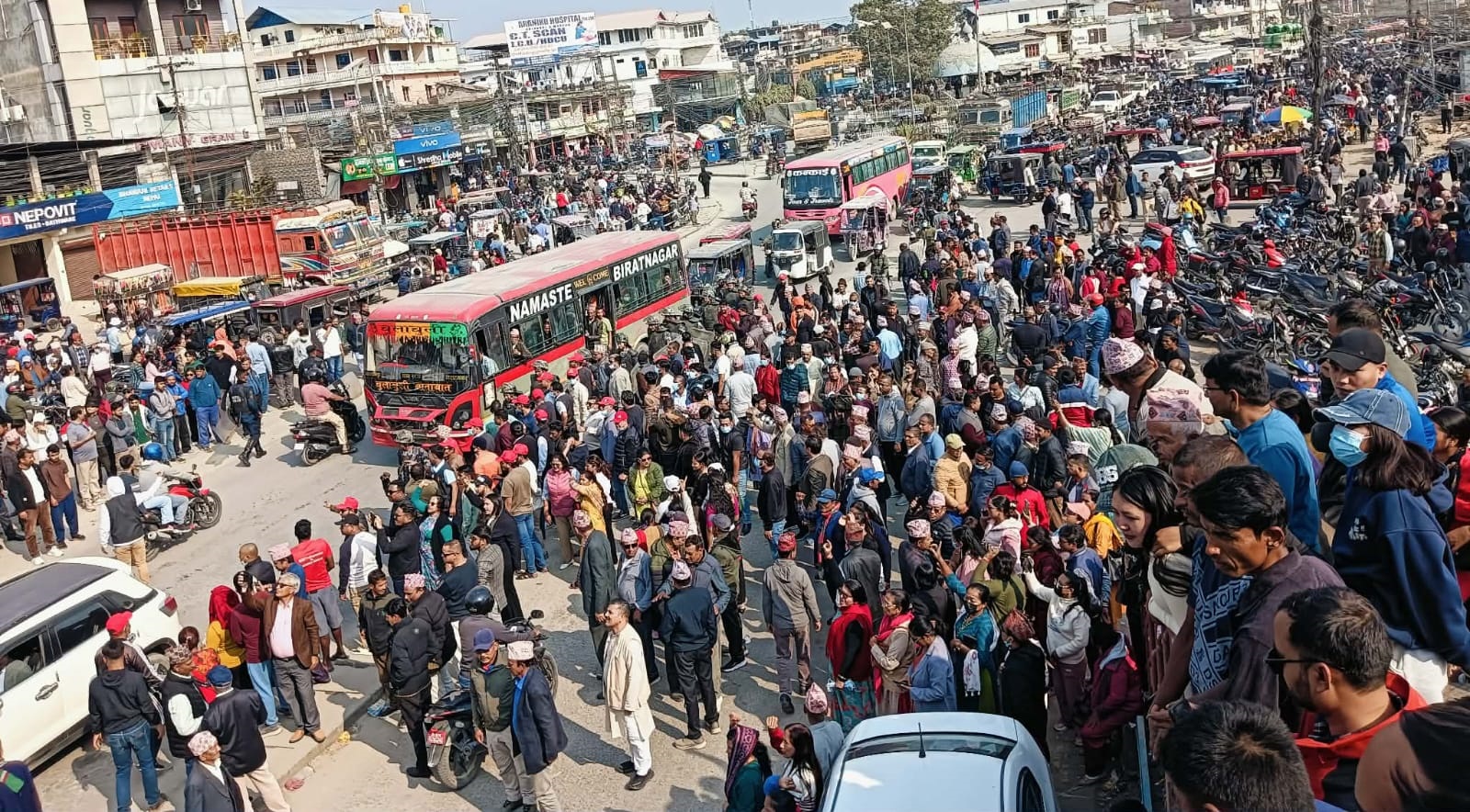 दमक आकासे पुलमा एमाले अध्यक्ष ओली विरुद्ध नाराबाजीपछि विवाद