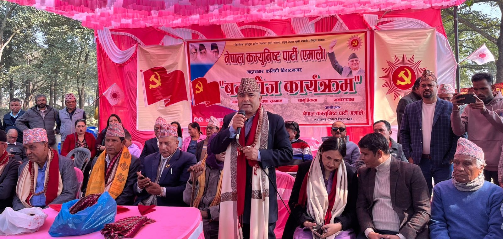 तिक्तता मेट्न एमाले मोरङका नेता-कार्यकर्ता पिकनिकमा