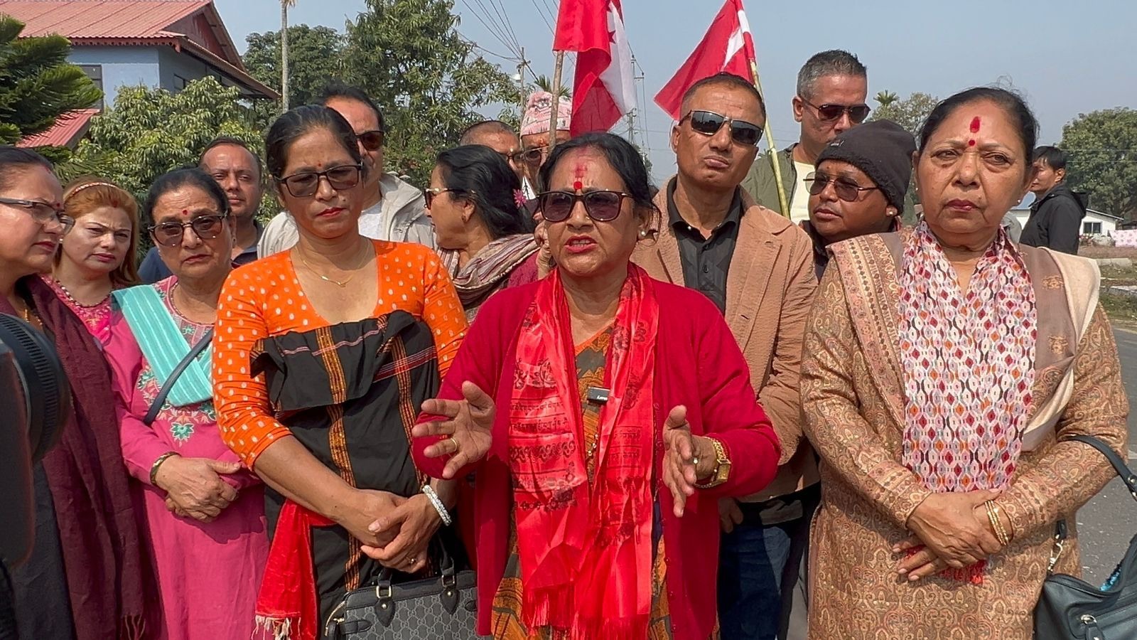 झापा ५ की कांग्रेस उम्मेदवार मन्धराः सामाजिक सञ्जालमा कम, जनताको घरदैलोमा धेरै पुगिरहेकी छु