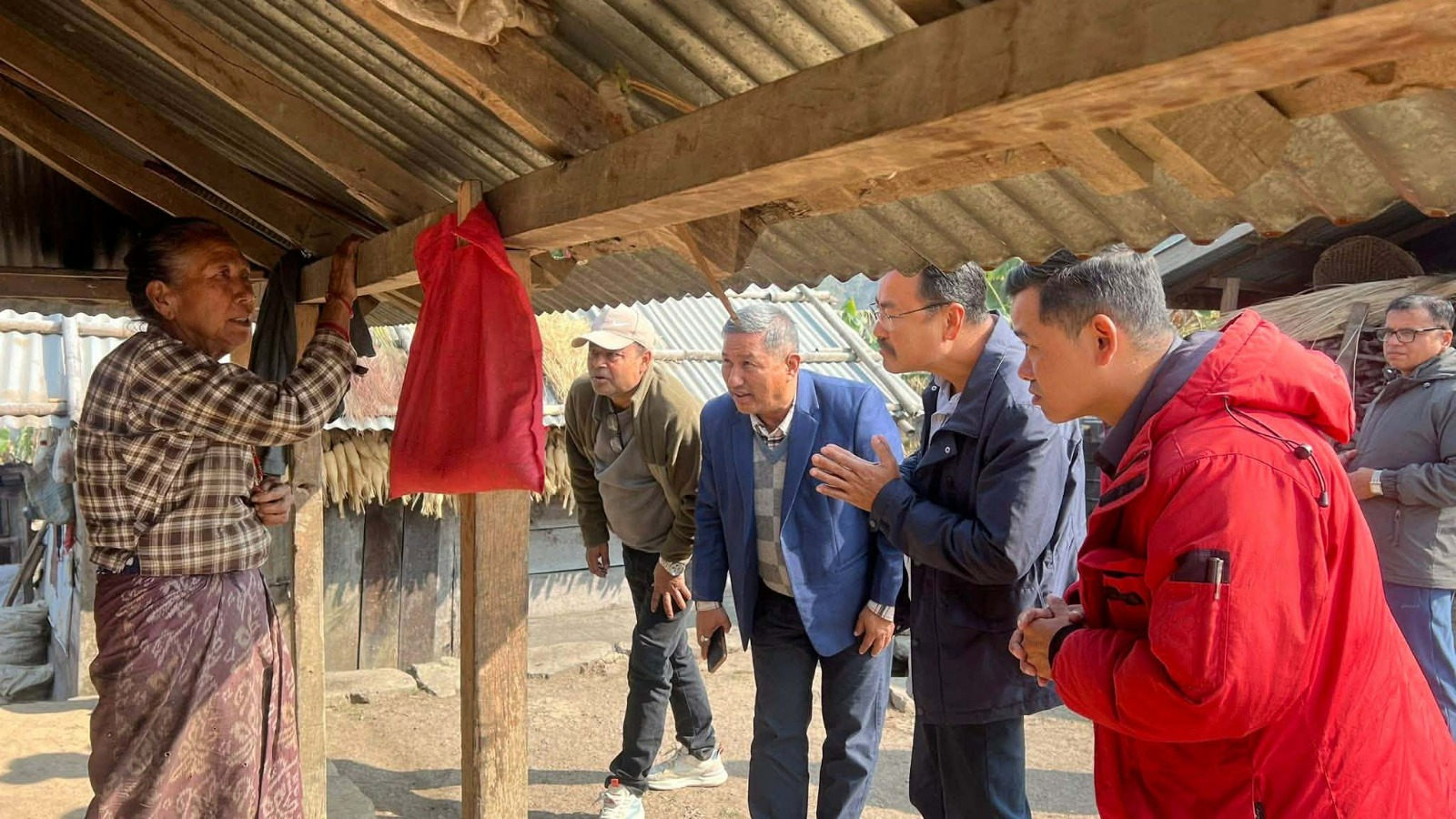 खड्ग फागोको चुनावी अभियानमा निस्किए जिल्ला सभापति डिगबहादुर लिम्बू