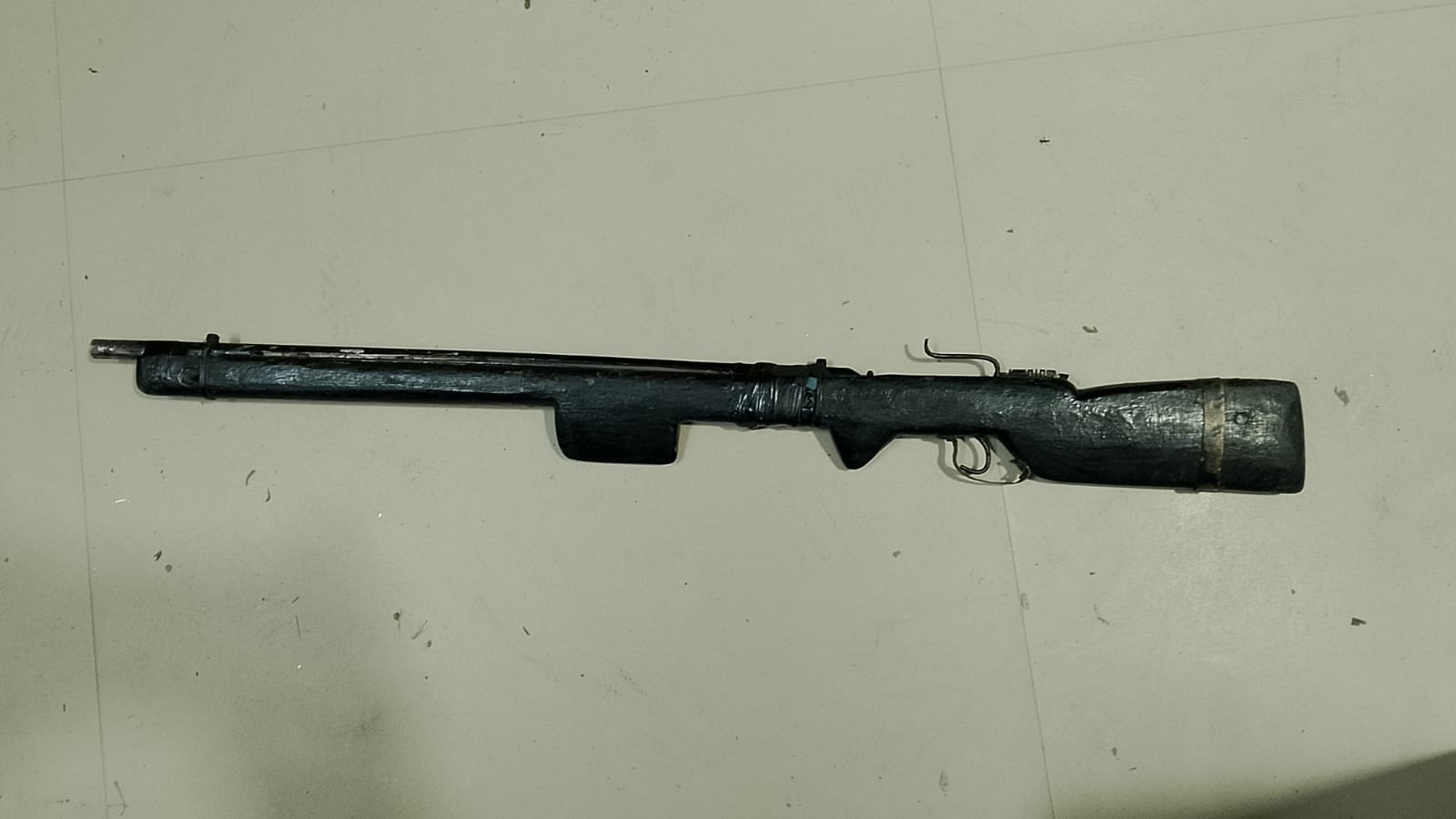 भरुवा बन्दुक र वाकीटकीसहित पक्राउ