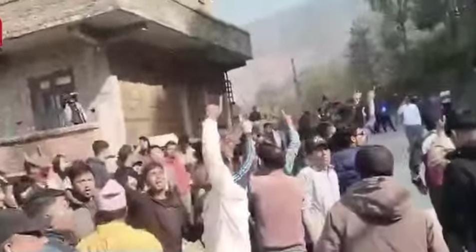 दोलखाको मालुमा मतदान रोकियो