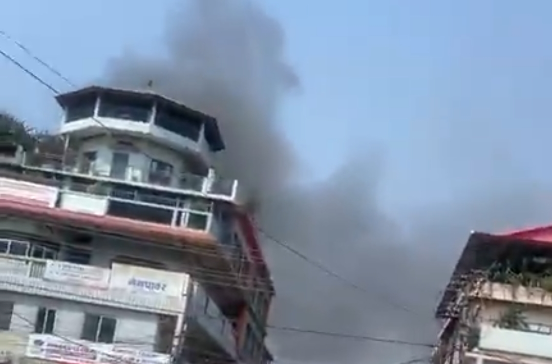 Hamro Biratnagar News Channel ,इटहरीको पूर्वाञ्चल क्याफेमा आगलागी, नियन्त्रणमा आयो, Biratnagar Top News Channel