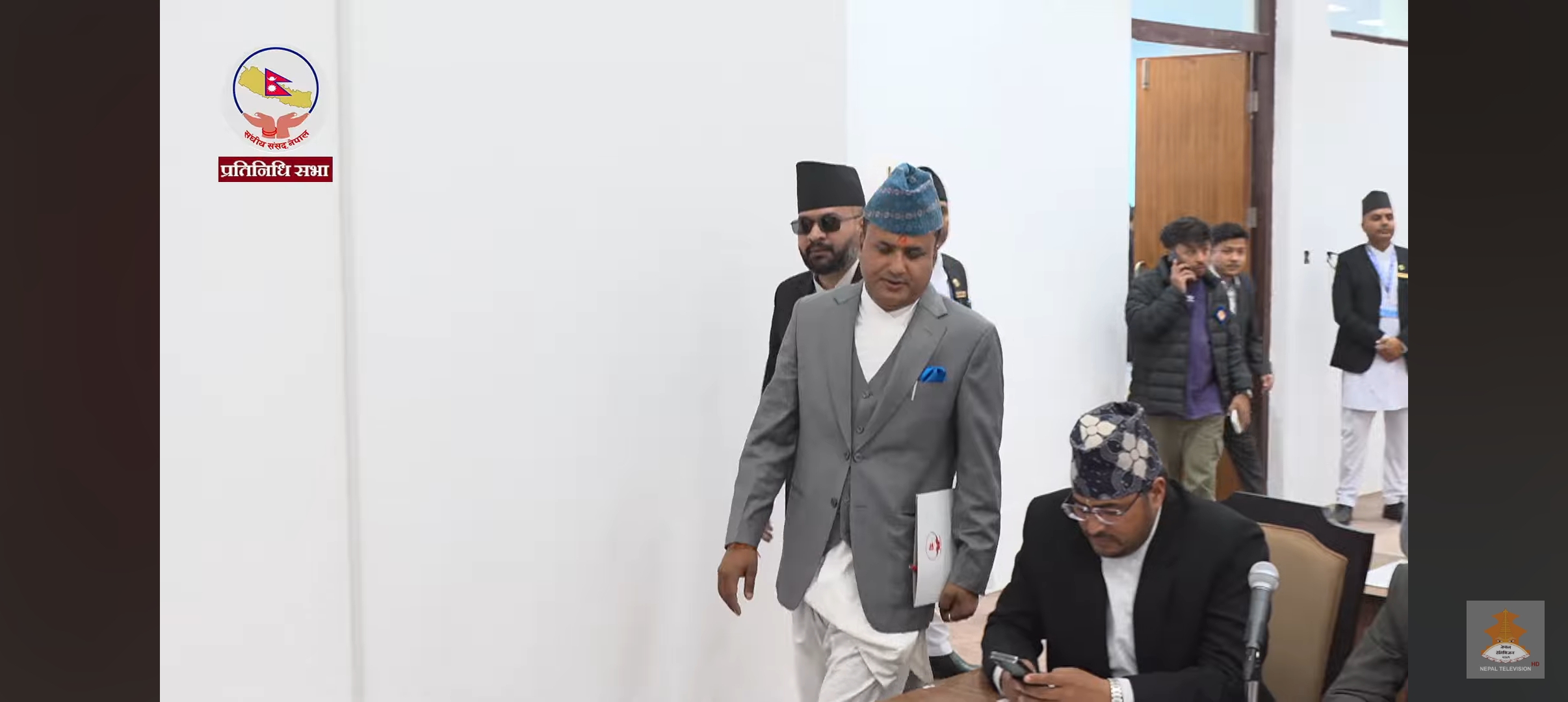 १२:३४ मा प्रधानमन्त्रीको सपथ, १० मन्त्रीको नाम फाइनल