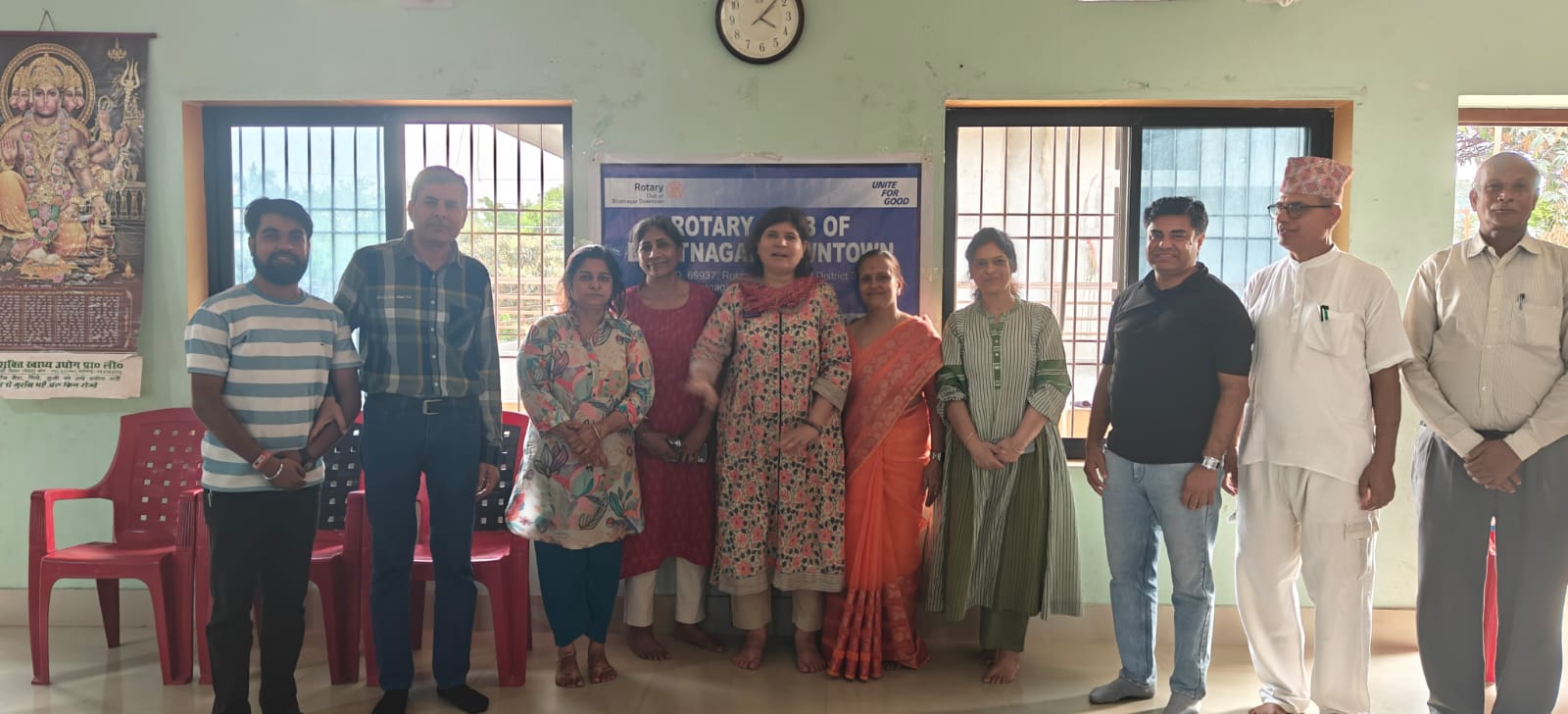 आमाको माया छात्रावासमा अध्ययन टेबल हस्तान्तरण