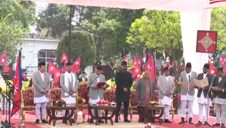नयाँ मन्त्रीले लिए सपथ, कसलाई के जिम्मेवारी?