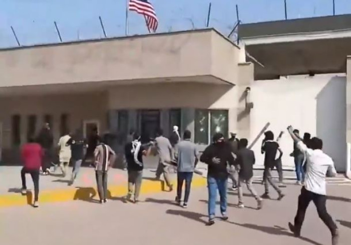 कराँचीस्थित अमेरिकी वाणिज्य दूतावासबाहिर झडपमा ९ जनाको मृत्यु