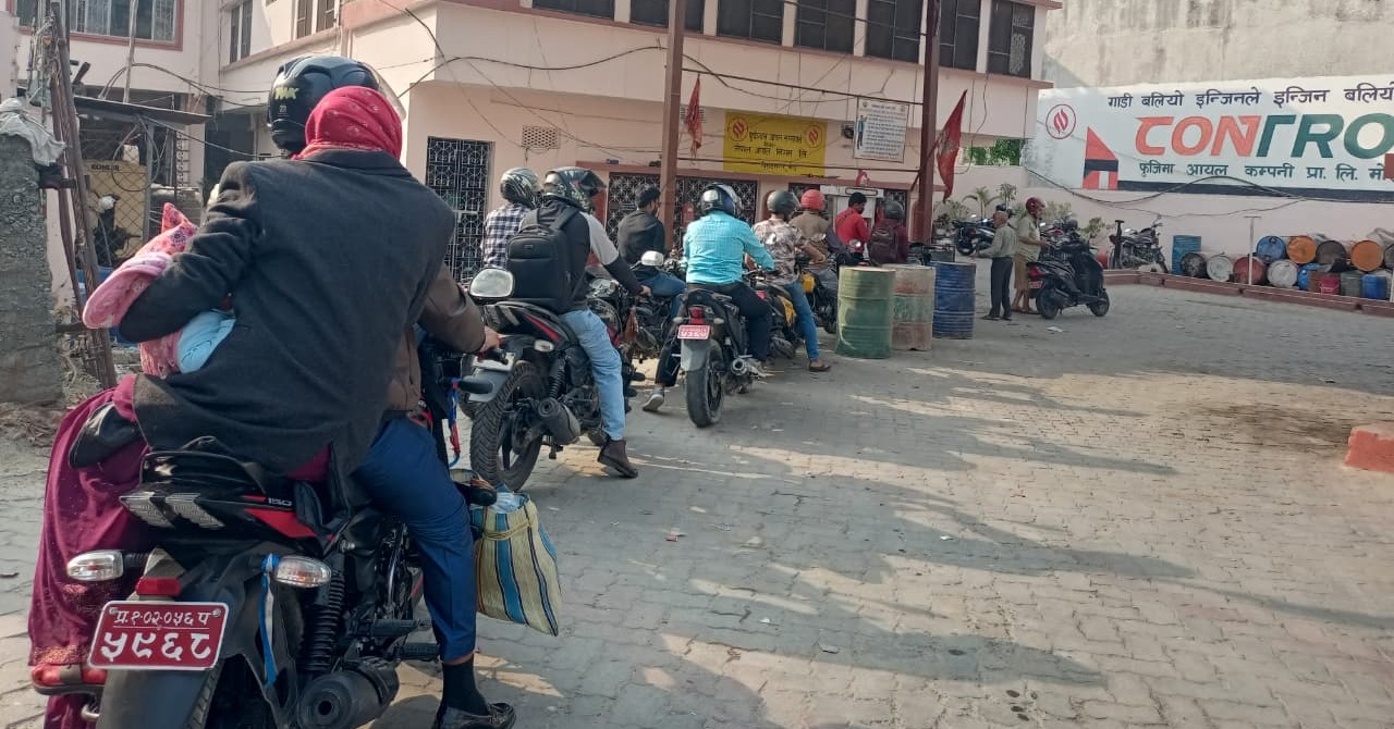 Hamro Biratnagar News Channel ,विराटनगरका पेट्रोल पम्पमा उपभोक्ताको भिड, आयल निगमले भन्यो तेल अभाव हुँदैन, Biratnagar Top News Channel